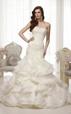 Essense of Australia Wedding Dress: Style D1479 Size 10