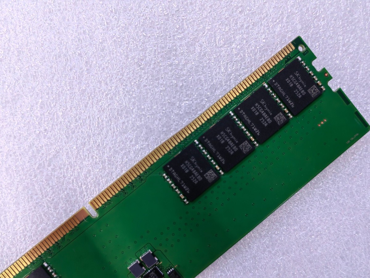 SK Hynix 32GB DDR5 4800 UDIMM 2Rx8 PC5-4800B HMCG88AEBUA084N