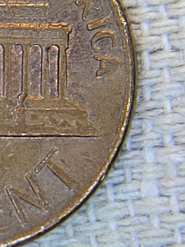 1969 D Lincoln Penny Coin Error No FG/Floating Roof/great condition!! - Picture 2 of 3