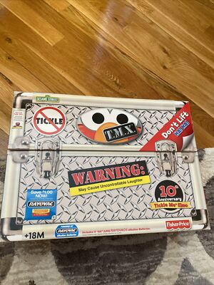 Tickle Me Elmo 10 Year Anniversary - H9207 Brand New sealed