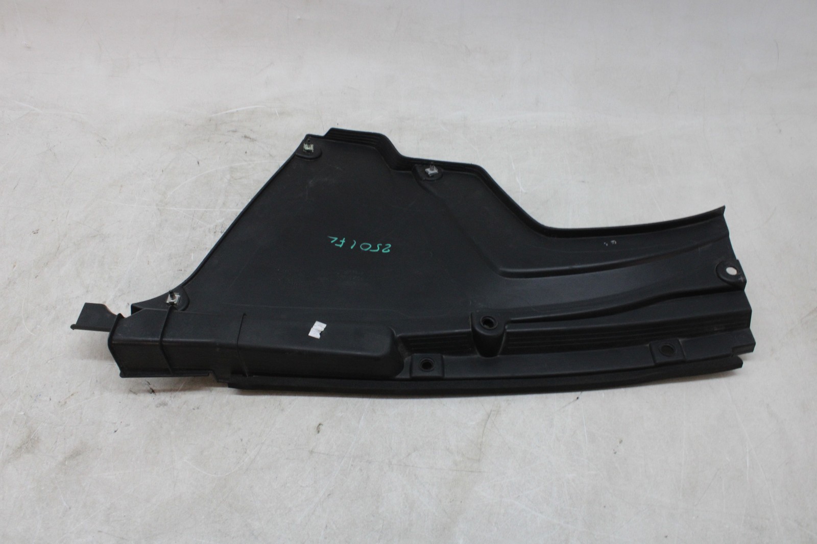 2022 MASERATI LEVANTE FRONT LEFT WINDSHIELD COWL PANEL TRIM OEM 2017-2023