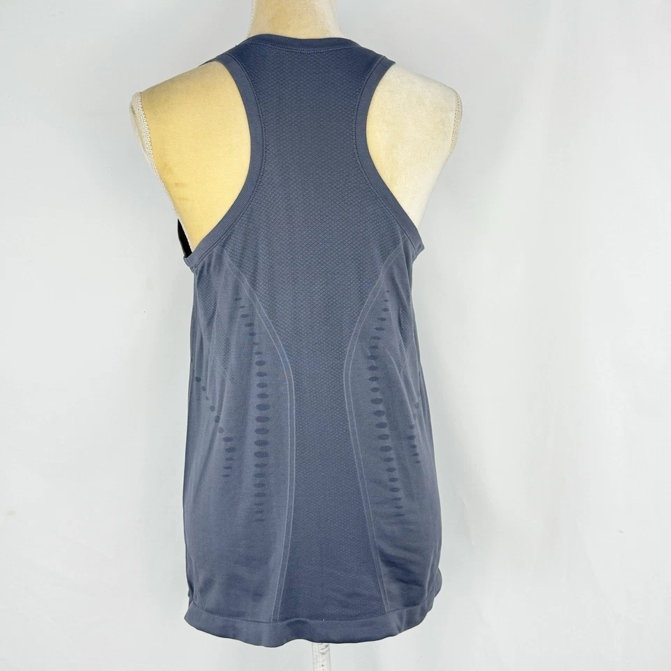 Camiseta sin mangas Gap Fit para mujer espalda deportiva talla M nailon elástica gris activo Foto 2 de 4