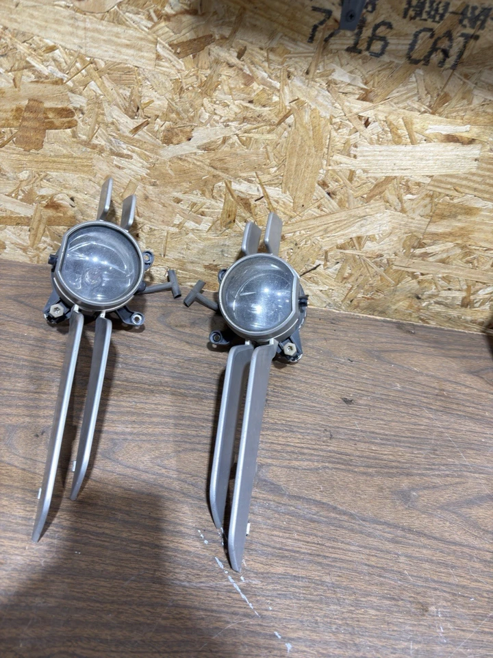 2000-03 BMW E46 325ci 330ci 2 door Coupe Convertible Right Fog Light with Trim - Image 4 of 4