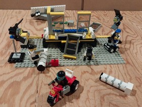 Lego 1352, Explosion Studio, 100% Complete w/ ALL 4 minifigs - VERY NICE!