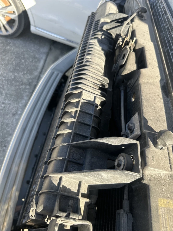 08 09 10 Ford F350 Super Duty USED 6.4L Diesel OEM Radiator 8C34-6C839-AH - Image 3 of 4