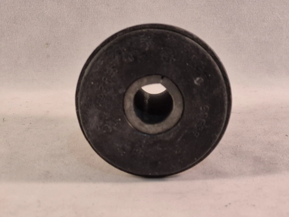 1967-72 Chevy Camaro McQuay-Norris FB235 bucha de braço de controle dianteira traseira NOS - Imagem 4 de 4