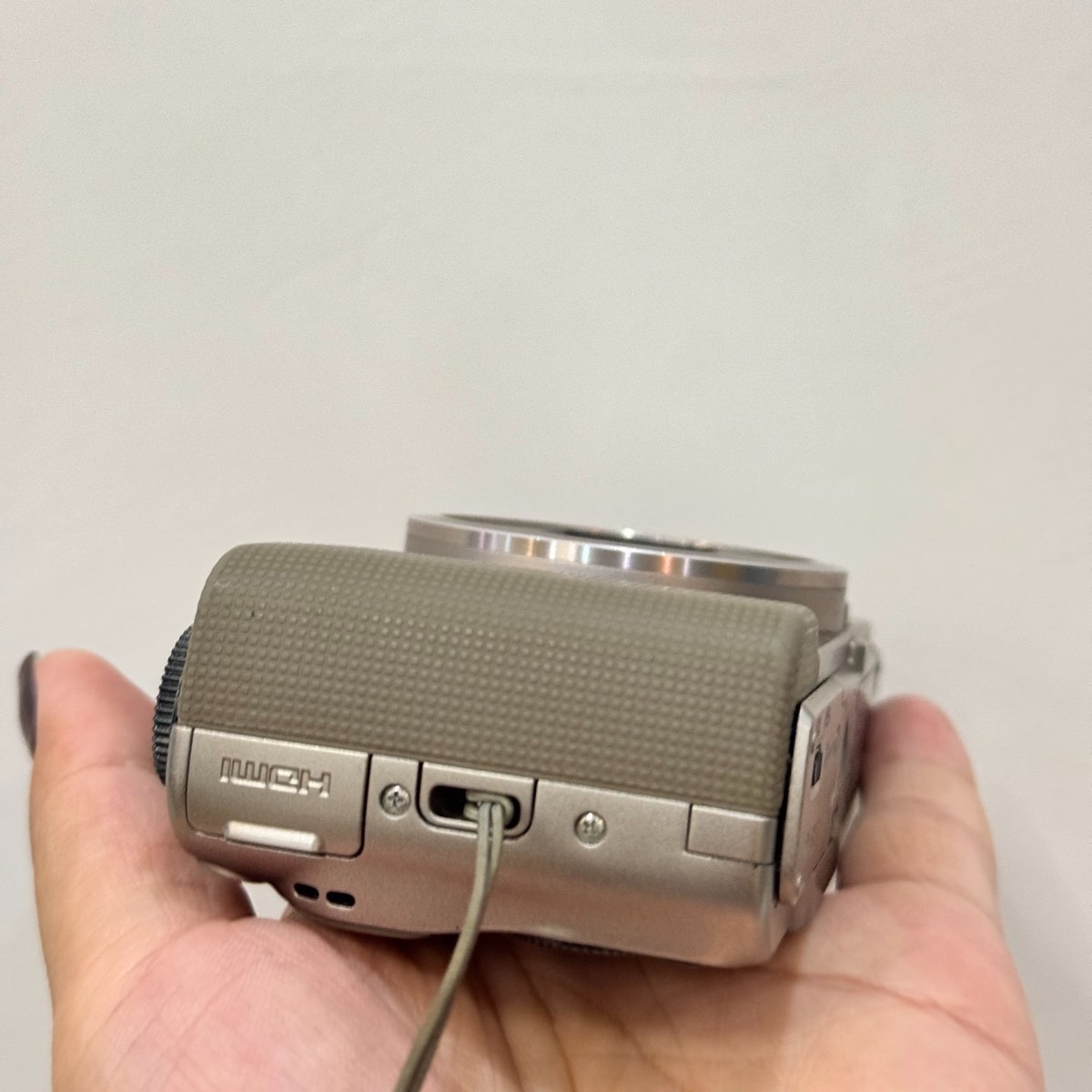 Sony Cyber-shot DSC-HX9V/ HX9 Digital Camera 16x Optical Zoom