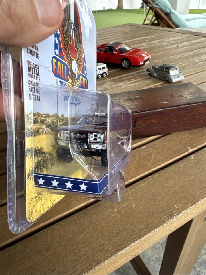 Greenlight Hollywood Fall Guy 1982 GMC K-2500 Pickup - Real Riders 1/64 - Image 4 of 4