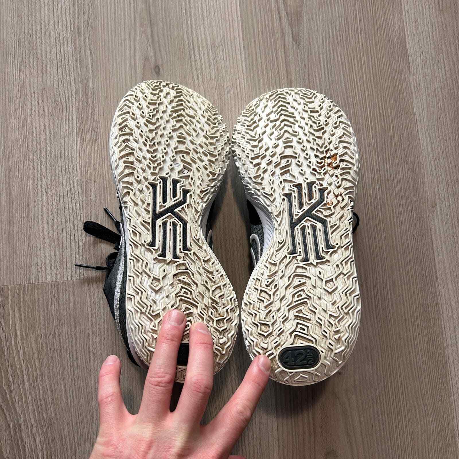 Men's Nike Kyrie 4 Low Top TB Black White Basketball Shoes Sneakers Sz 9 DA7803
