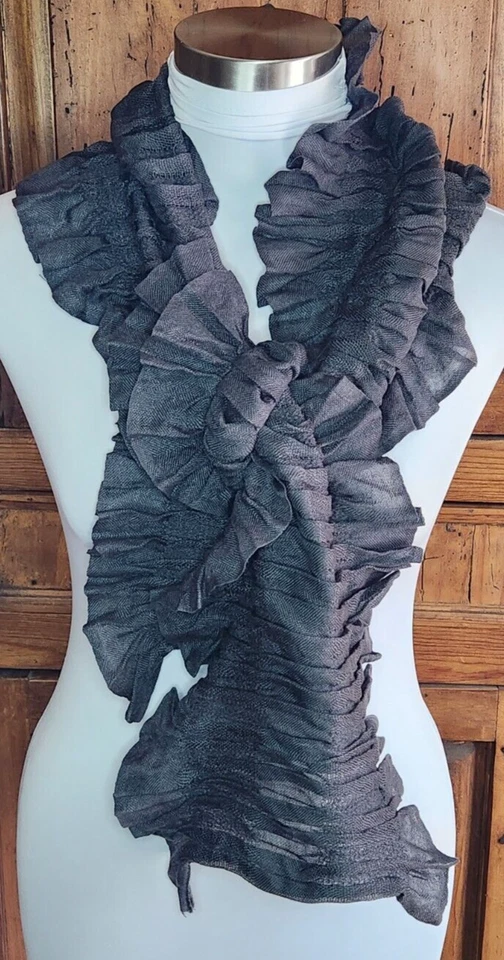 Bufanda acordeón plisada rectangular gris con volantes ECHO para Talbots 50" x 10" Foto 2 de 4