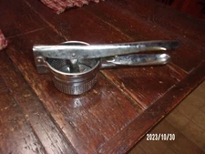 VTG LARGE CAPACITY STAINLESS STEEL POTATO RICER FRUIT PRESS MASHER JUICER