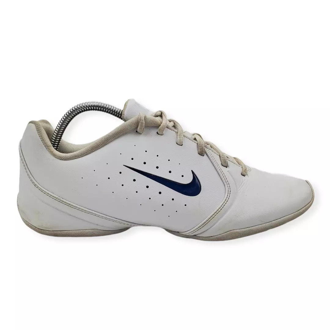 White nike shop sideline cheer shoes