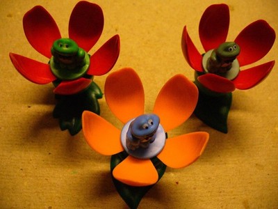 Blumenzauber mit dem Frosch D      04      3 Figuren  +  1 BPZ