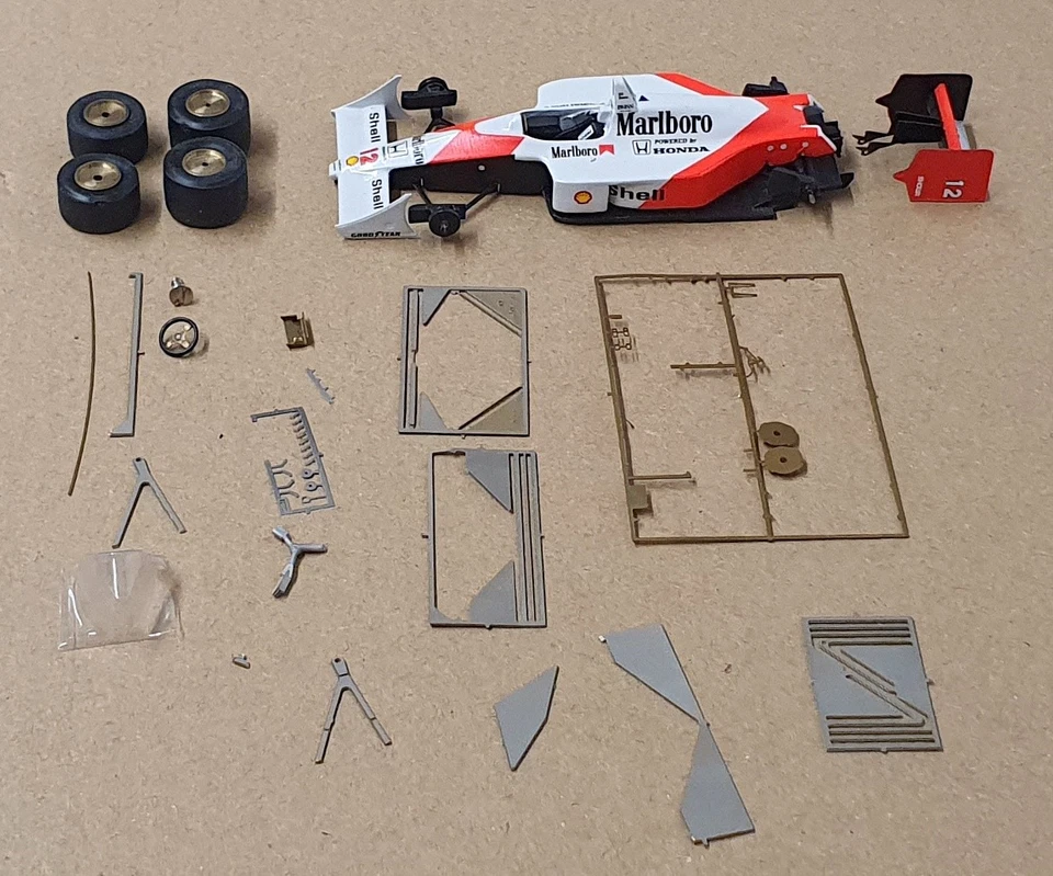 Kit Tameo escala 1/43 sin construir WCT88 - F1 McLaren Honda MP4/4 Ayrton Senna 1988 Foto 2 de 4