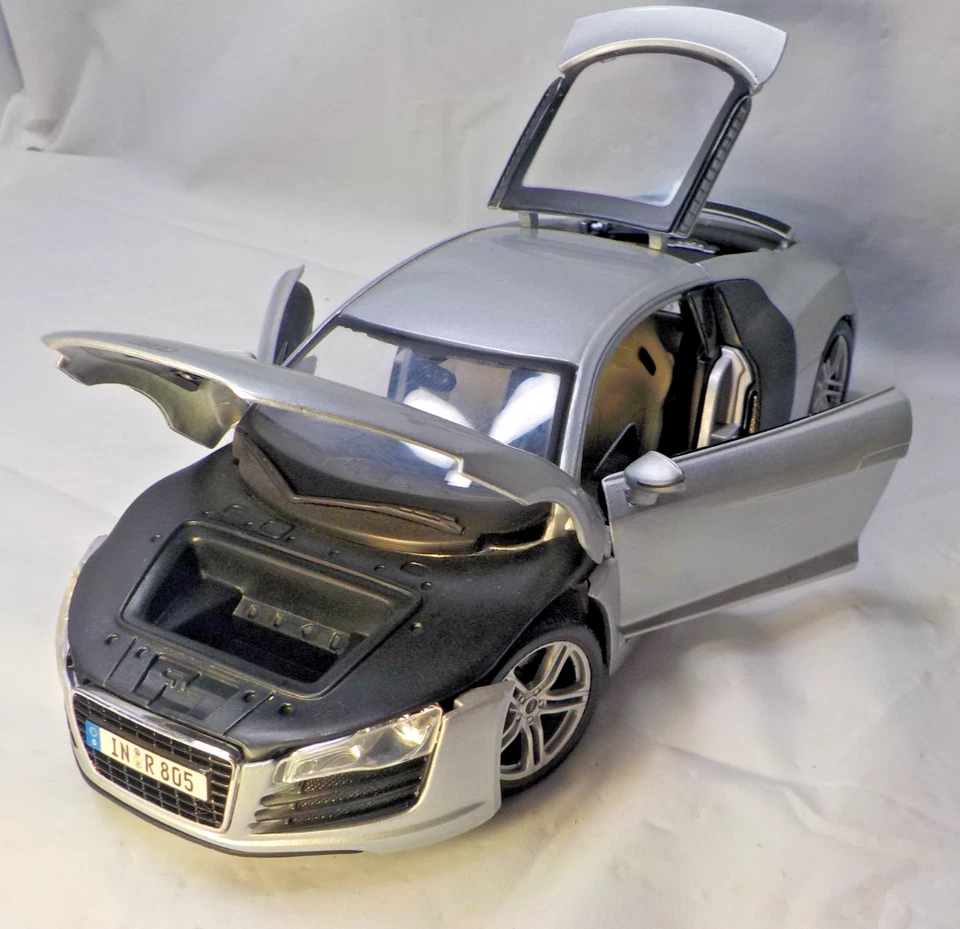 Maisto Audi R8 GT Plateado Edición Especial Die Cast Modelo 36213 Escala 1:18 Foto 3 de 4