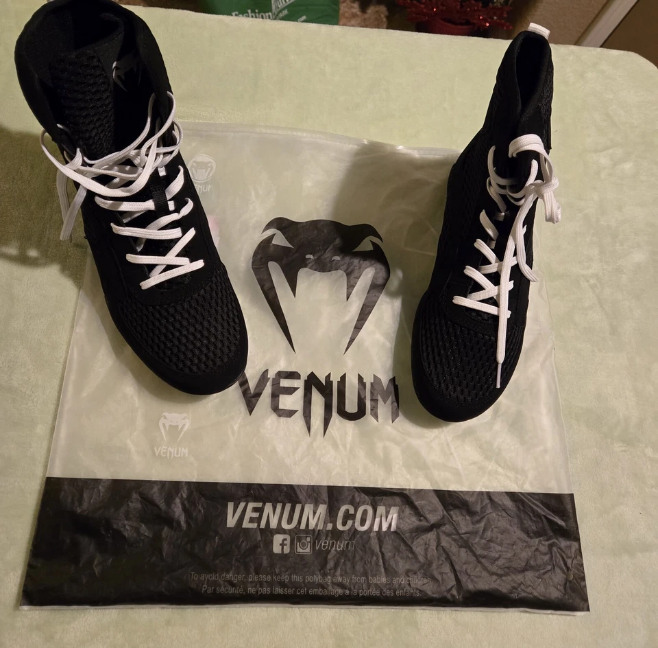 Novo boxe de luta livre Venum EUA Sapatos masculinos tamanho 8 femininos tamanho 9,5 preto/branco  - Imagem 2 de 4