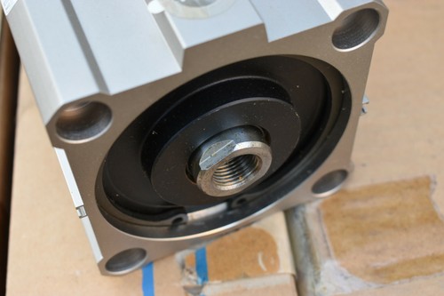 SMC NCQ1WB100-G0104-250 Cilindro aria 4" foro doppio effetto doppia estremità corsa 2,5" - Foto 3 di 6