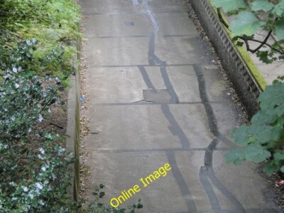 Foto 6x4 Mined Roadway Lowestoft Der dunkle Fleck in der Mitte der Straße c2014