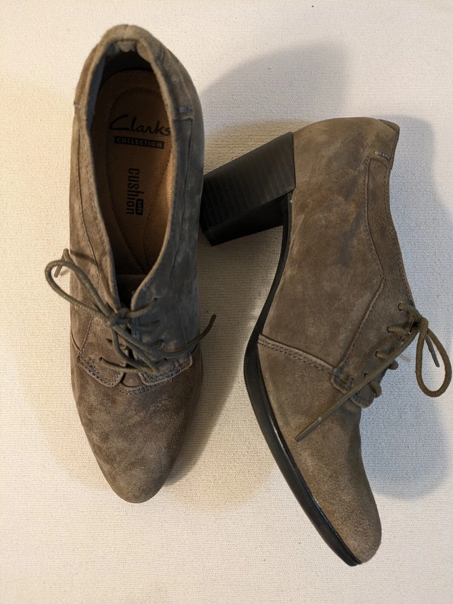 WOMEMS Clarks Suede Ankle Boots Charcoal Gray Sz.7.5 M Cushion Soft Stacked Heel