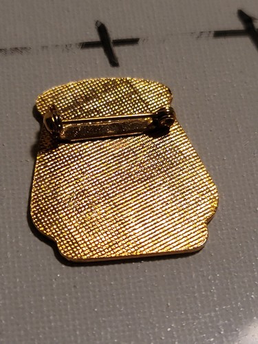 UBC carpenters/joiners pin Vtg RARE Edmonton 90TH ANNIVERSARY! Mint - Picture 2 of 3