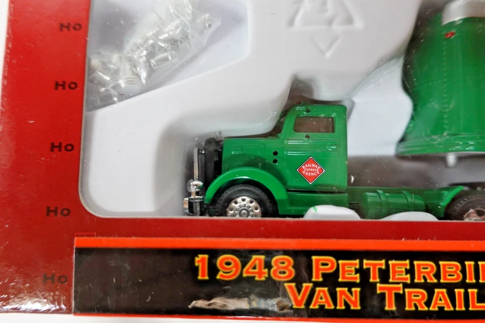 ERTL 4517D (set of 2 damaged/defects) 1948 PETERBILT WITH VAN TRAILER 1:87 Scale - Image 4 of 4