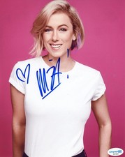 Iliza Shlesinger "A Different Animal" AUTOGRAPH Signed Comedy 8x10 Photo ACOA Iliza Shlesinger "A Different Animal" AUTOGRAPH Signed Comedy 8x10 Photo ACOA