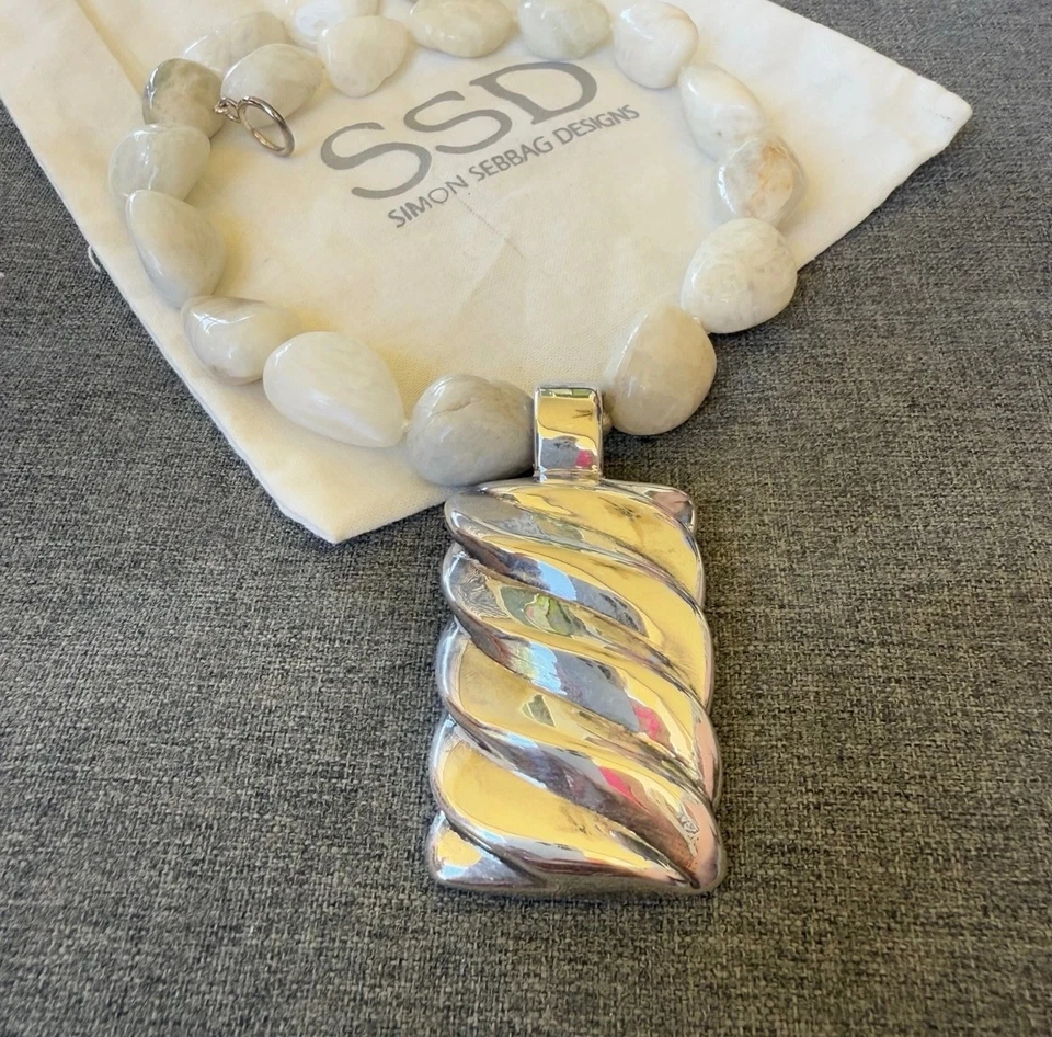 "Collar de piedra de cuarzo Simon Sebbag con colgante rectangular de plata de ley 16,5""" Foto 2 de 4