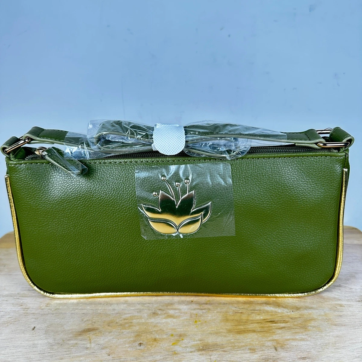 25+ Danielle Nicole Disney Shoulder Bags (1968-Now) for sale