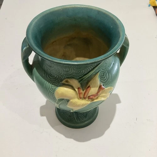 Roseville Pottery Zephyr Lily Green Vase 202-8   8.5” Tall