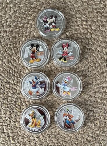 💚7 X DISNEY MICKEY MINNIE MOUSE DONALD 💚DAISY DUCK GOOFY, PLUTO COIN/MEDAL💚 - Picture 1 of 9