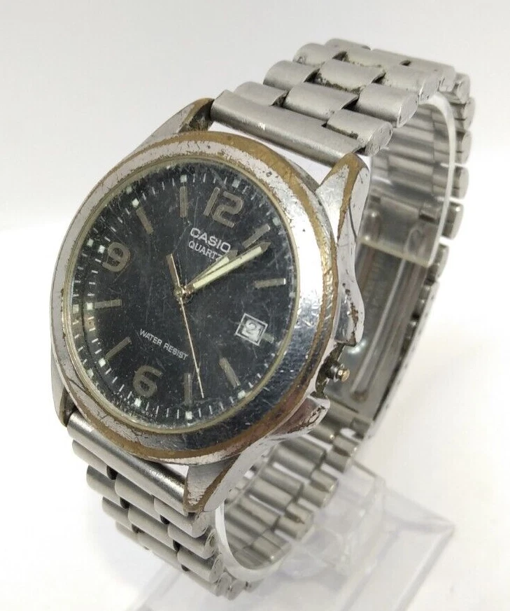 Vintage men's wristwatch CASIO JAPAN QUARTZ Not working