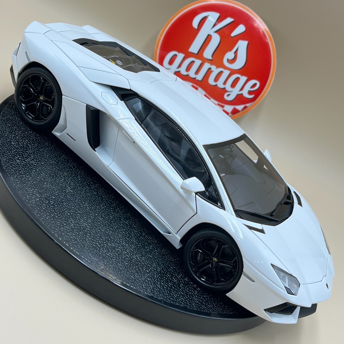 AUTOart 74663 Lamborghini Aventador Lp700-4 Model Car From