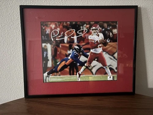 Patrick Mahomes Kansas City Chiefs Left Handed Pass Signed 8x10 w/ COA