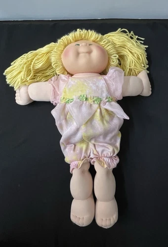 2009 Cabbage Patch Kids Doll Yellow Yarn Hair Green Eyes Girl Soft Body