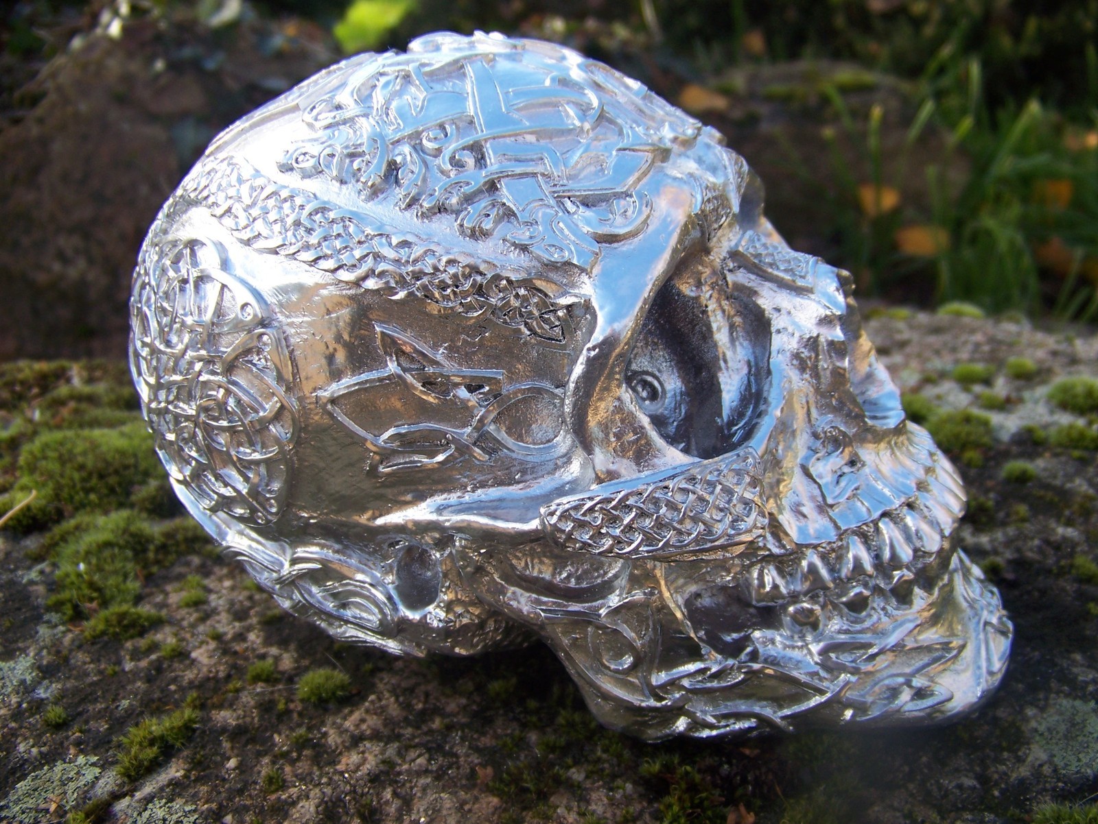 Figurine crane tete de mort gothique chrome 347065, idée cadeau heroic fantasy