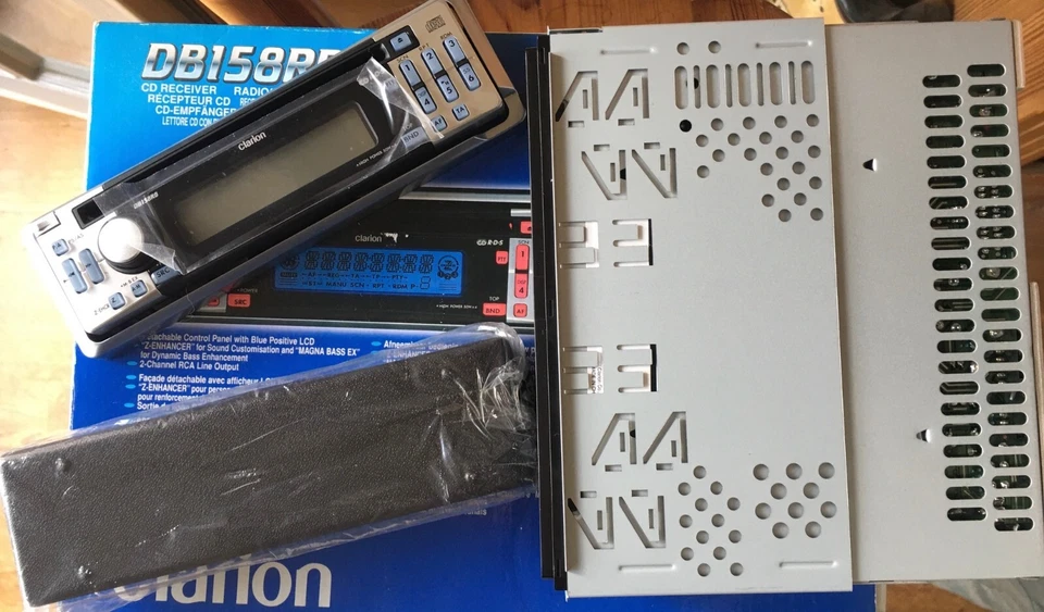 Autoradio CLARION DB158RB Radio OLDSTOCK Komplett mit Verpackung, Papieren, etc - Bild 4 von 4