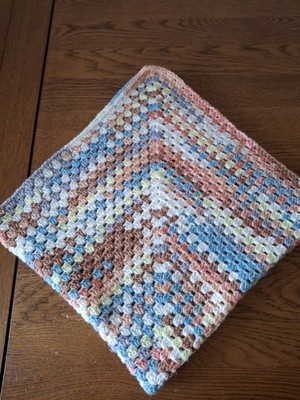 Schönes mehrfach gehäkeltes Granny Square Muster. Kinderwagen, Wiege, Decke Neu 26x26''