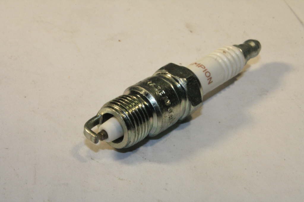 Spark Plugs   8-pieces CHAMPION RV17YC  #25