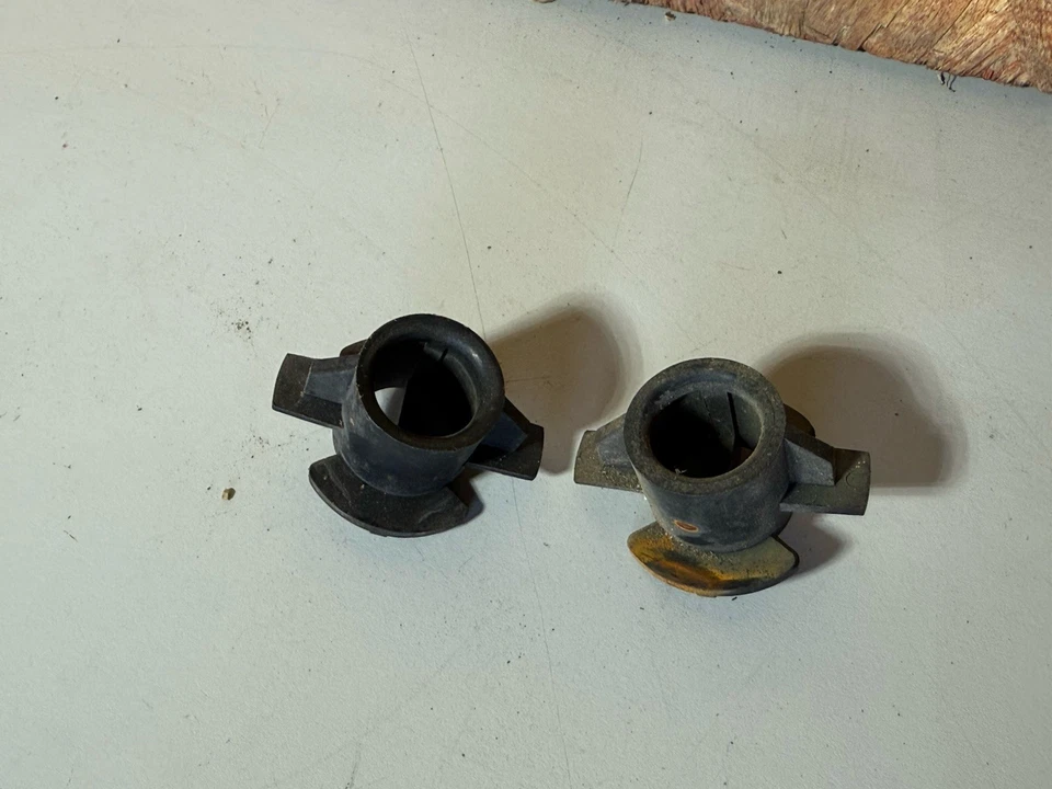 Juego de clips de soporte de montaje de radiador Nissan 350Z Infiniti G35 2003-2008 OEM Foto 2 de 2