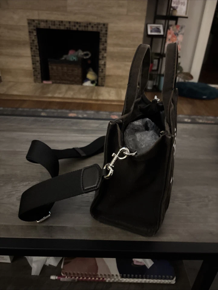 🖤 Bolso de Mano Marc Jacobs - Bandolera Pequeña de Lona Negra Usada en Excelente Condición Foto 3 de 4