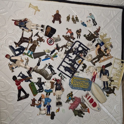 dinky britains corgi vintage figures  soldiers etc inc 007 60s spare car men #25