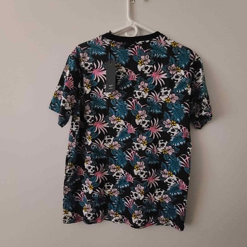 WXYZ Skulls Tshirt, Size M - Picture 2 of 4