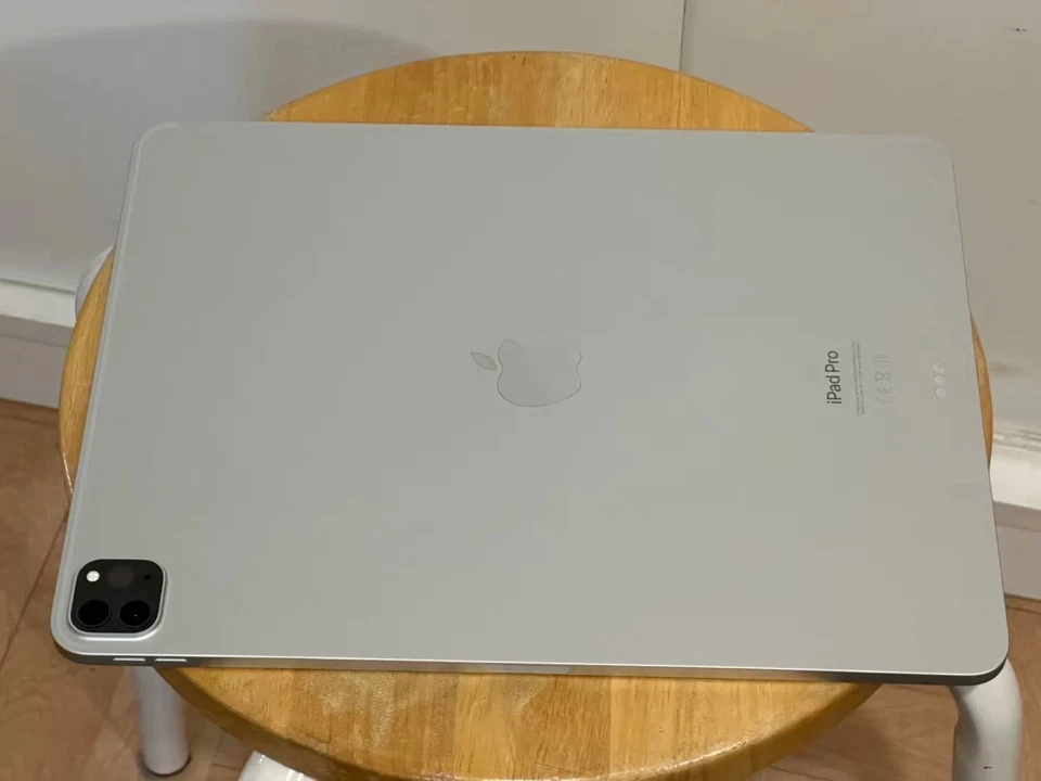 Apple iPad Pro 12.9-inch (6th generation) · 256GB · Wi-Fi, photo 4 sur 5