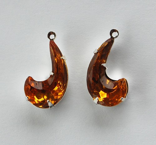 VINTAGE GLASS COMMA CURVED PENDANT BEADS 20x12mm SILVER PLATED BRASS * L AND R - Picture 7 of 8