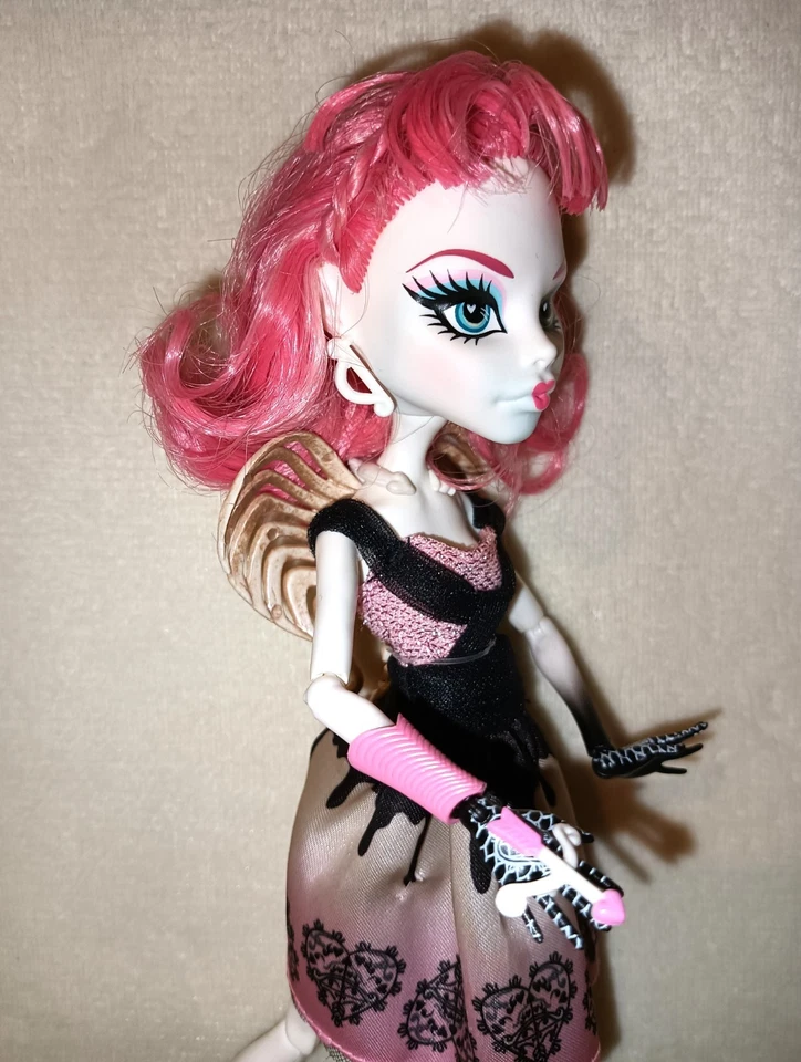 Monster High C.A. Cupid - Sweet 1600. TOTALLY COMPLETE & LOVE OBSESSED DISPLAY! - image 3 of 4