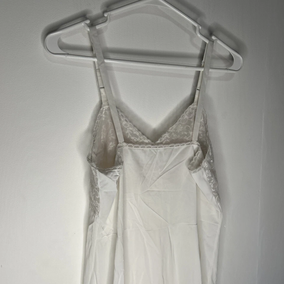 VTG Womenβs 36 Off White Lace Nylon Vintage Dress Slip Flower Detail - Image 4 of 4