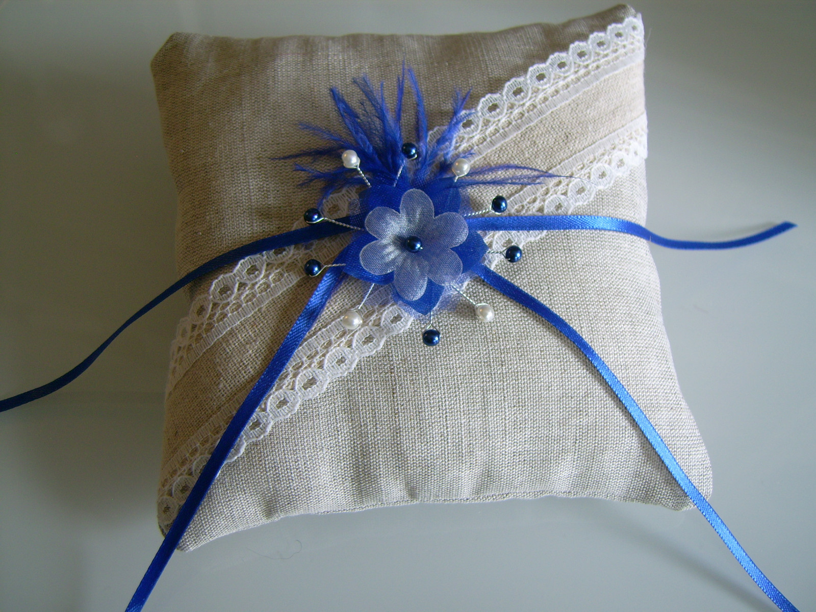 Coussin pour alliances en lin naturel pour un mariage champêtre chic en plein air