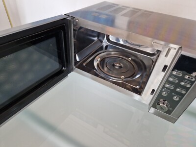 Tarrington House Mikrowelle Mit Grill - 20 Liter - 800W - 6 Leistungsstufen - Edelstahl/Glas - Schwarz/Silber