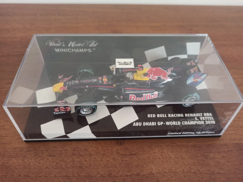 F1 Red Bull Renault RB26 Vettel Abu Dhabi GP World Champion 2010 Minichamps 1:43 - Immagine 2 di 4