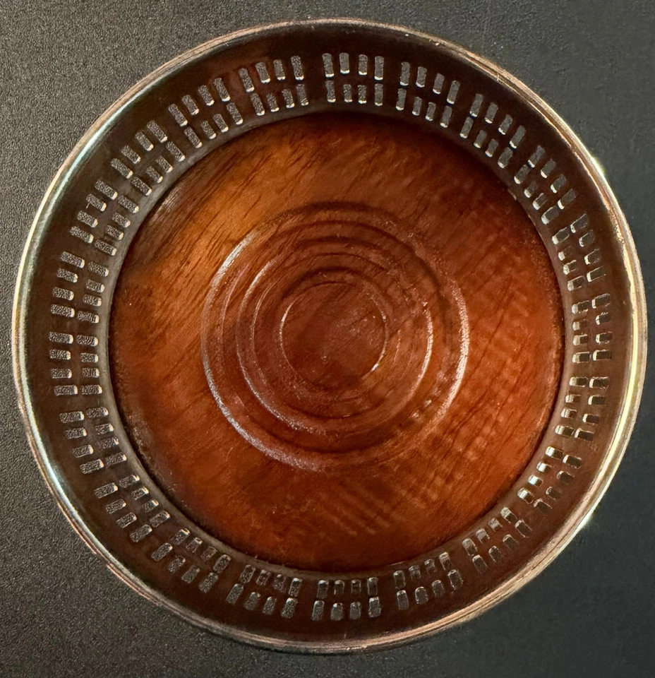 Posavasos de botella de vino chapados en plata vintage base de fieltro lateral perforada Inglaterra Foto 2 de 4